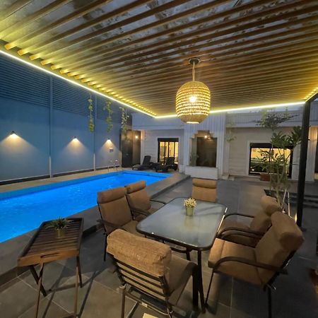 فيلا موقع مميز وإطلالة على المسبح Riyadh Exterior photo